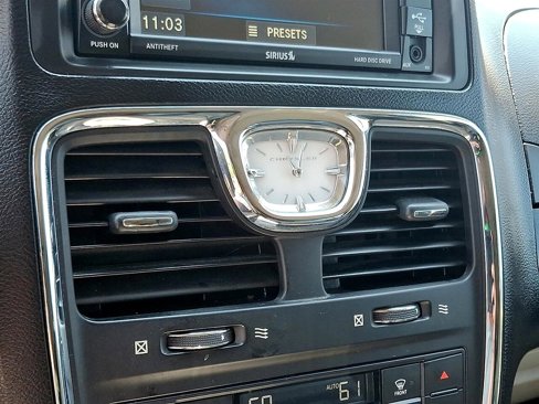 Used 2016 Chrysler Town & Country Touring image 20