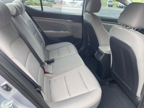 Used 2017 Hyundai Elantra SE image 12