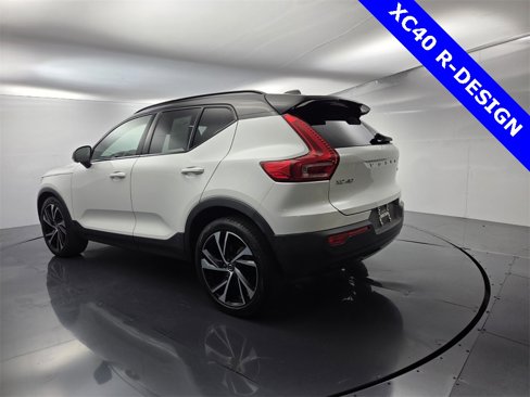 Used 2022 Volvo XC40 T5 R-Design w/ Advanced Package image 5
