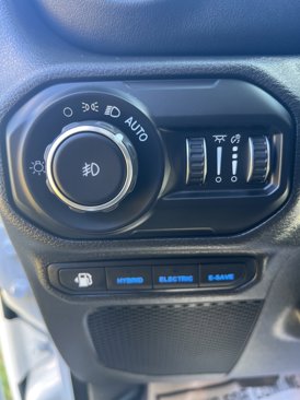 Used 2021 Jeep Wrangler Unlimited Sahara w/ Cold Weather Group image 20