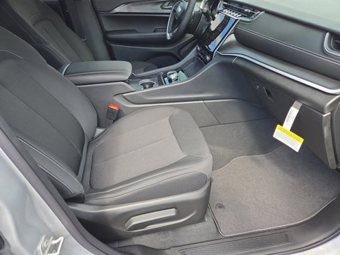 New 2025 Jeep Grand Cherokee L Laredo image 39