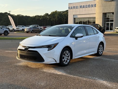 Used 2024 Toyota Corolla LE image 1