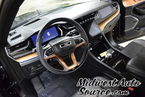 Used 2024 Jeep Grand Cherokee Summit image 12