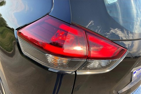 Used 2018 Nissan Rogue S image 30
