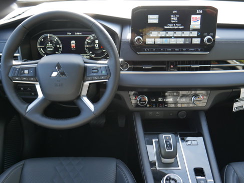New 2025 Mitsubishi Outlander 4WD Plug-In Hybrid image 16