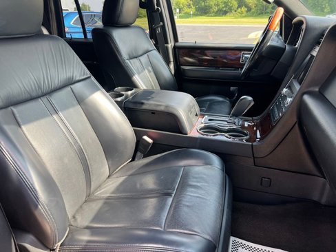 Used 2017 Lincoln Navigator Select image 15
