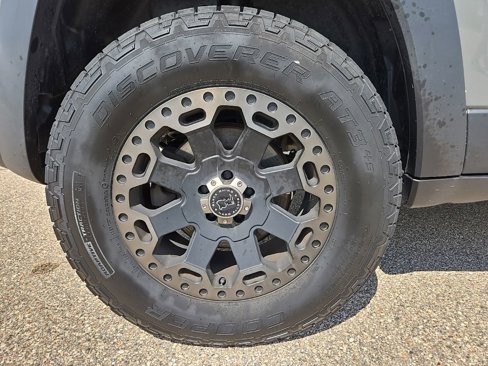 Used 2019 Jeep Cherokee Trailhawk w/ Cold Weather Group image 42