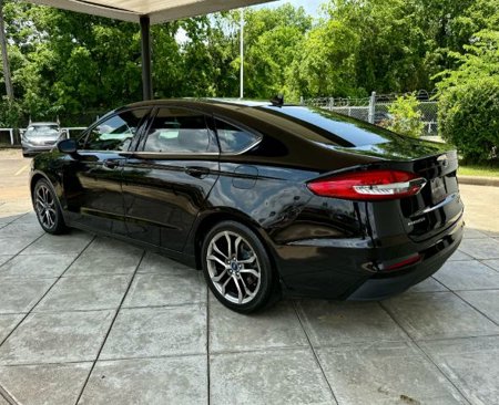 Used 2020 Ford Fusion SE image 2