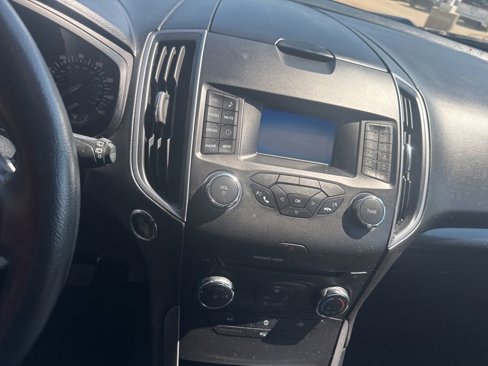 Used 2017 Ford Edge SE image 14