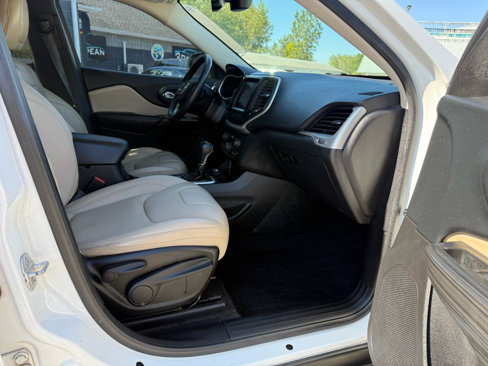 Used 2016 Jeep Cherokee Limited w/ Luxury Group image 10