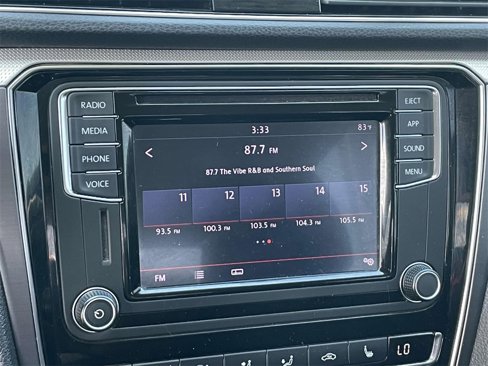 Used 2018 Volkswagen Passat 2.0T R-Line image 25