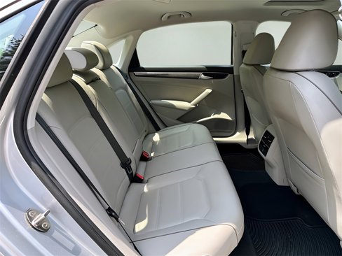 Used 2018 Volkswagen Passat 2.0T SE image 27