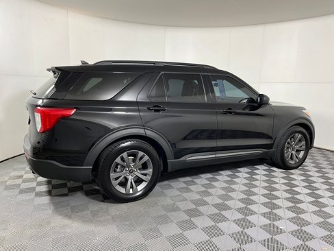 Used 2021 Ford Explorer XLT w/ Equipment Group 202A image 6