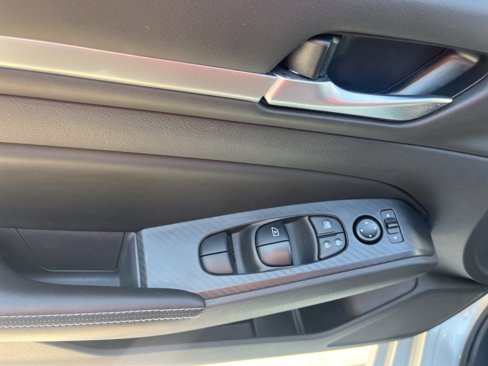 Used 2022 Nissan Altima 2.5 SV image 12