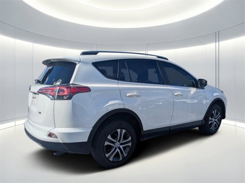 Used 2018 Toyota RAV4 LE image 3