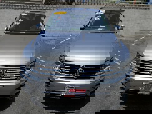 Used 2021 Volkswagen Tiguan SE w/ Panoramic Sunroof Package image 10
