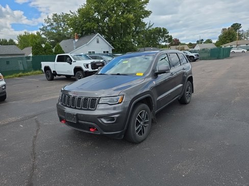Used 2017 Jeep Grand Cherokee Trailhawk w/ Trailhawk Luxury Group image 2