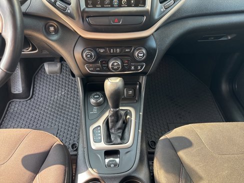 Used 2016 Jeep Cherokee 75th Anniversary image 41