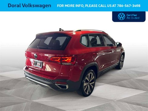 Used 2023 Volkswagen Taos SE w/ Panoramic Sunroof Package image 8