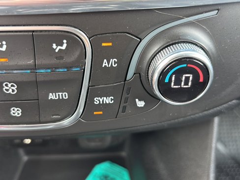 Used 2020 Chevrolet Traverse LT w/ Driver Confidence II Package image 31