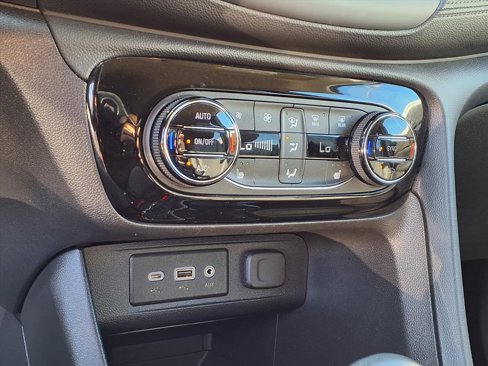 Used 2022 Buick Encore GX Essence image 7