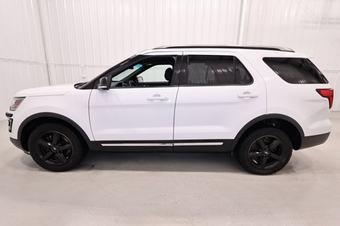 Used 2017 Ford Explorer XLT image 6