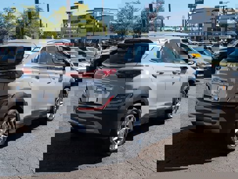 Used 2023 Hyundai Kona SE image 7