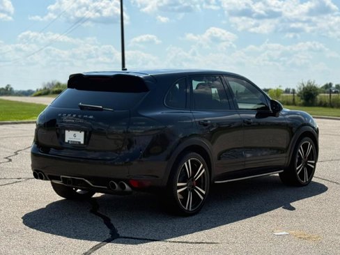 Used 2012 Porsche Cayenne Turbo image 5