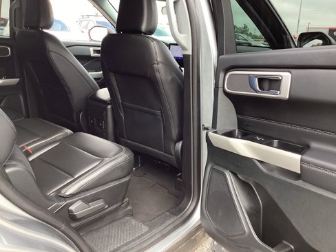 Used 2024 Ford Explorer XLT w/ Equipment Group 202A image 29