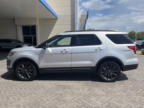 Used 2017 Ford Explorer XLT w/ Equipment Group 202A image 8