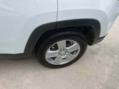 Certified 2022 Jeep Compass Latitude image 4