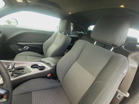 Used 2019 Dodge Challenger SXT image 9