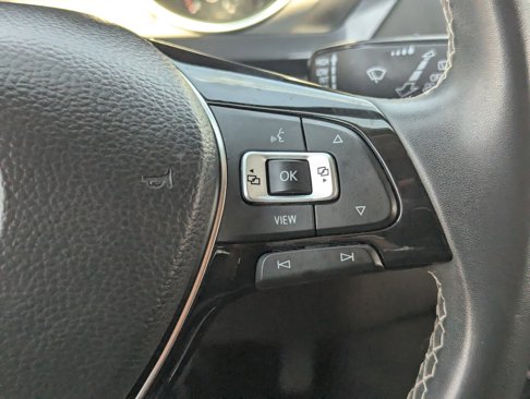 Used 2021 Volkswagen Tiguan SE image 26