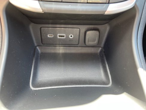 Used 2024 GMC Terrain SLE image 25