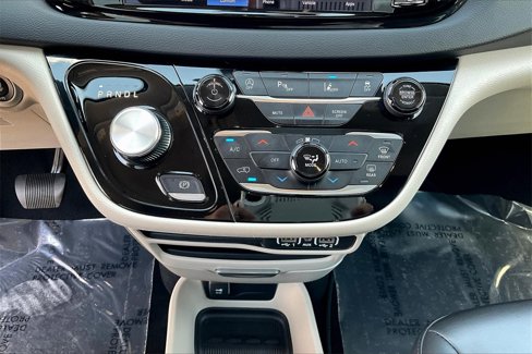 Used 2023 Chrysler Pacifica Touring-L image 13