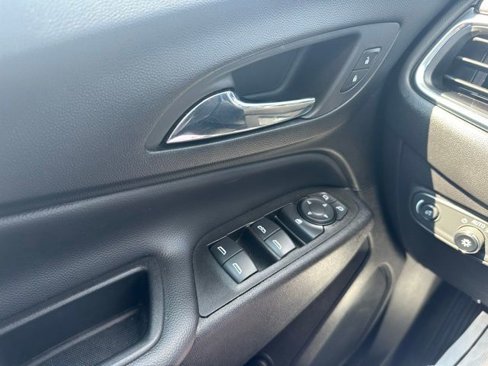 Used 2022 Chevrolet Equinox LT image 39