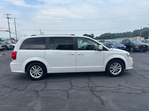 Used 2019 Dodge Grand Caravan SXT image 8