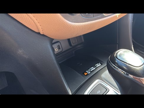 Used 2018 Chevrolet Equinox Premier image 23
