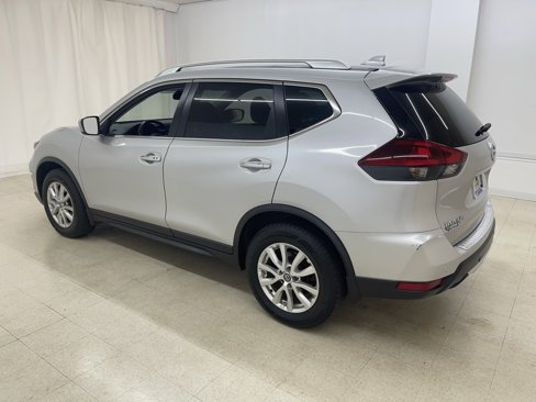 Used 2019 Nissan Rogue SV image 3
