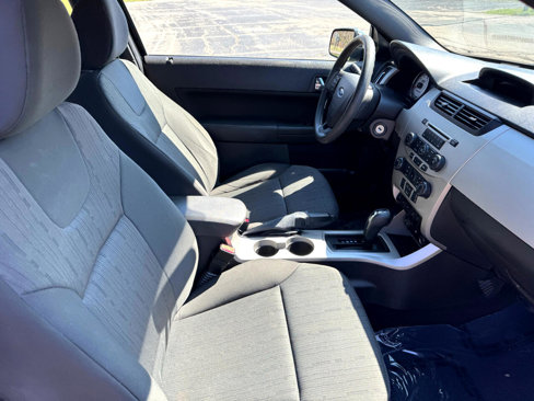 Used 2009 Ford Focus SE image 28