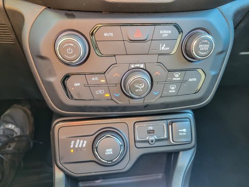 Used 2022 Jeep Renegade Latitude w/ Convenience Group image 14