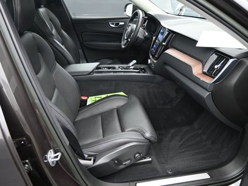 Certified 2023 Volvo XC60 B5 Ultimate w/ Protection Package Premier image 39