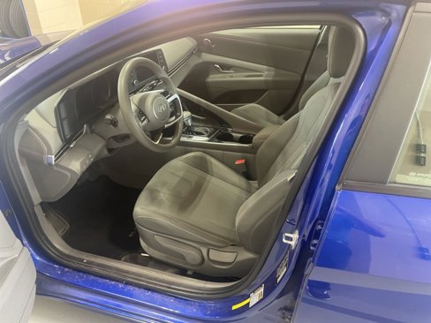 Used 2023 Hyundai Elantra Blue image 11