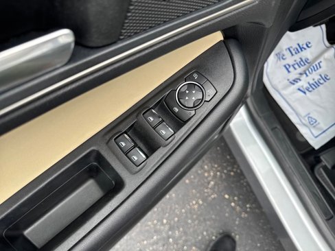Used 2022 Ford Edge SEL image 11