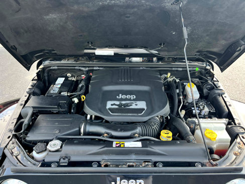 Used 2016 Jeep Wrangler Unlimited Sahara w/ Connectivity Group image 9