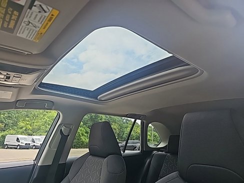 Used 2020 Toyota RAV4 XLE image 37