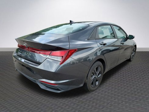 Used 2021 Hyundai Elantra SEL w/ Cargo Package image 5
