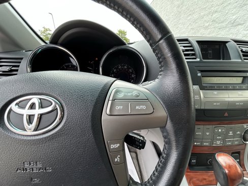 Used 2010 Toyota Highlander Limited image 18