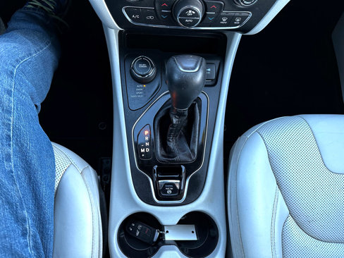 Used 2019 Jeep Cherokee Limited image 15
