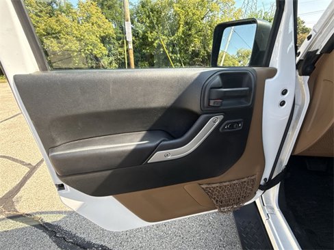 Used 2017 Jeep Wrangler Unlimited Sahara w/ Connectivity Group image 20